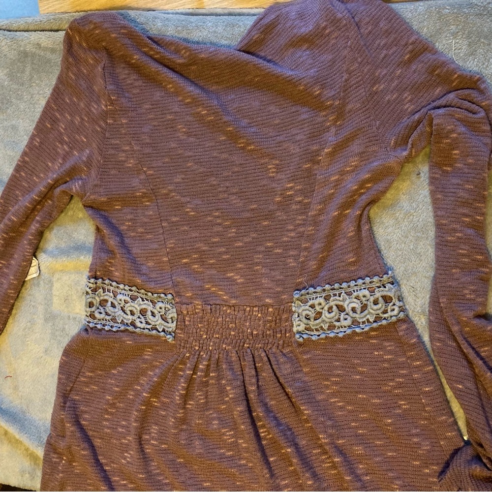 Cotton Blend Knit Purple Tunic Top w/Long Bell Sleeves Embellished with Lace - Picture 8 of 9
